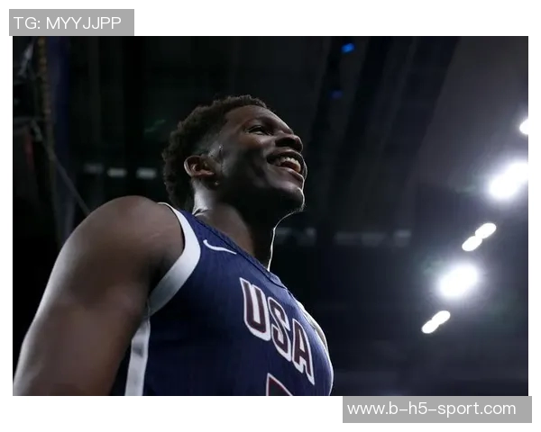 爱德华兹表现稳定半场5投3中斩获11分正负值高达12助球队争胜