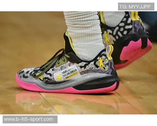 费尔斯上半场表现抢眼7号秀9投4中三分2中2贡献12分6板6助